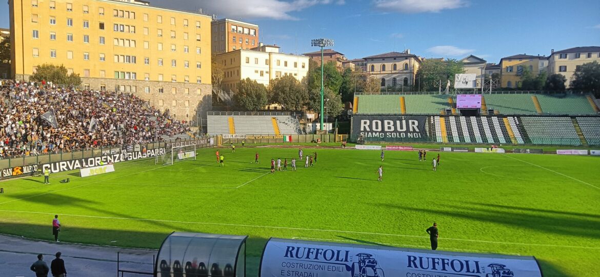 Grande pubblico al Franchi. Volontari presenti per il supporto sanitario